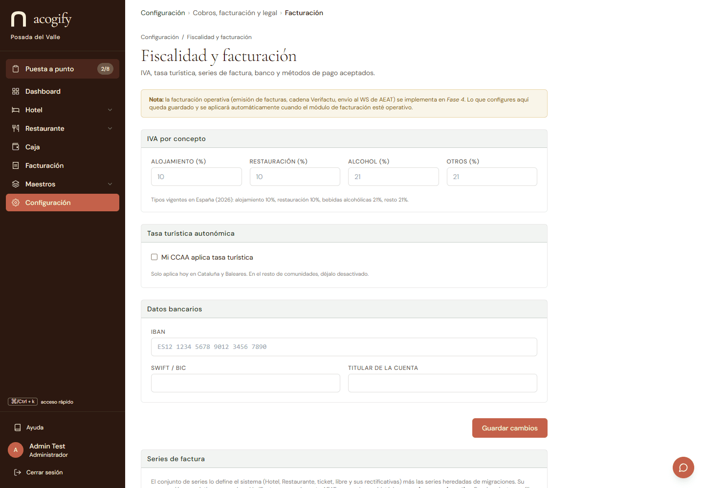 La configuración fiscal: tipos de IVA y series de facturación con su numeración.